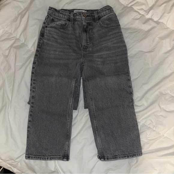 Abercrombie and Fitch Ultra High Rise 90s Straight Jean - Picture 3 of 7